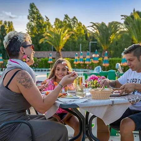 Vacanceselect Mobil Homes - Camping Freetime * Marina Di Bibbona